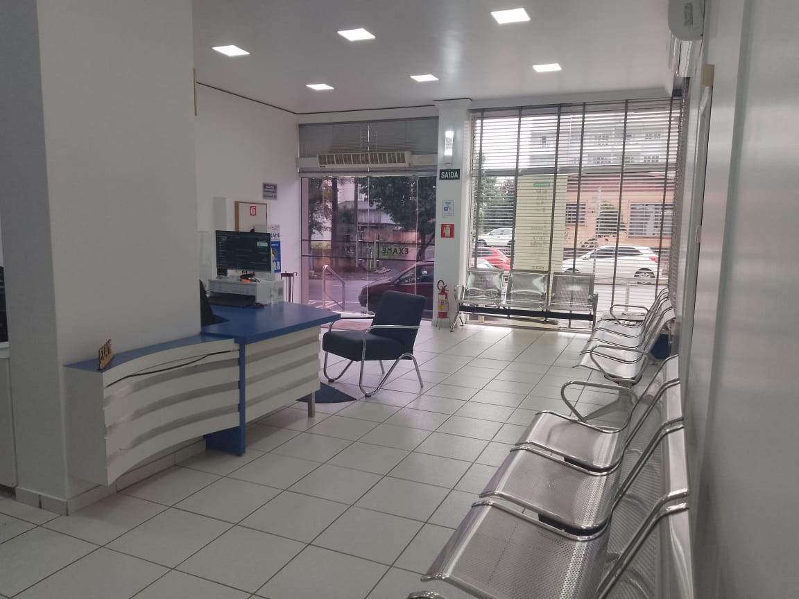 Recepção e sala de espera do Laboratório EXAME-PR